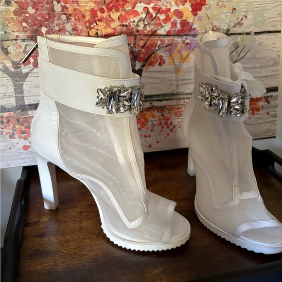 NEW- Karl Lagerfeld Elegant White Heeled Sandals with Crystal Embellishments - Picture 10 of 11